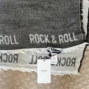 NWT-Zaggora Rock n Roll grey/white reversible wrap